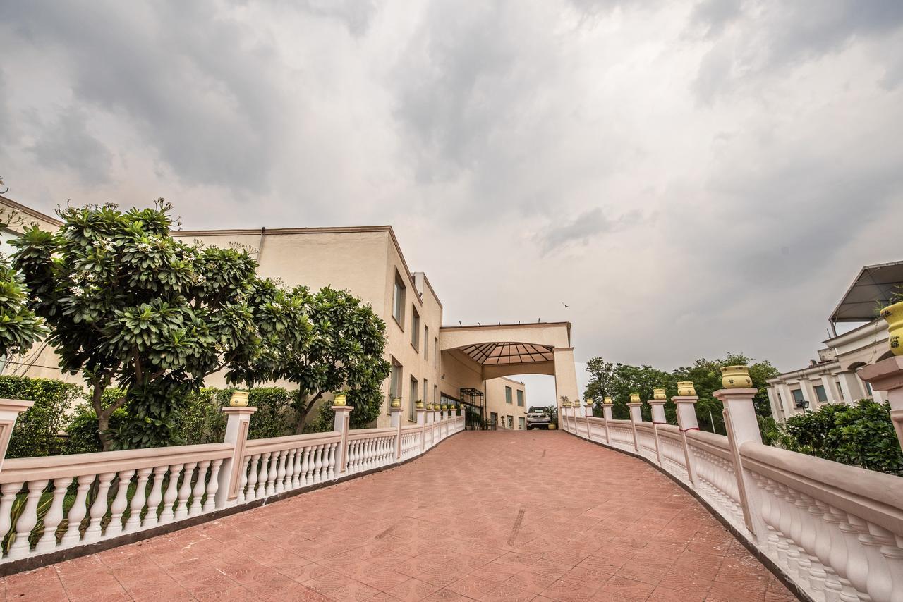 Hotel Celebration Gardens New Delhi Luaran gambar